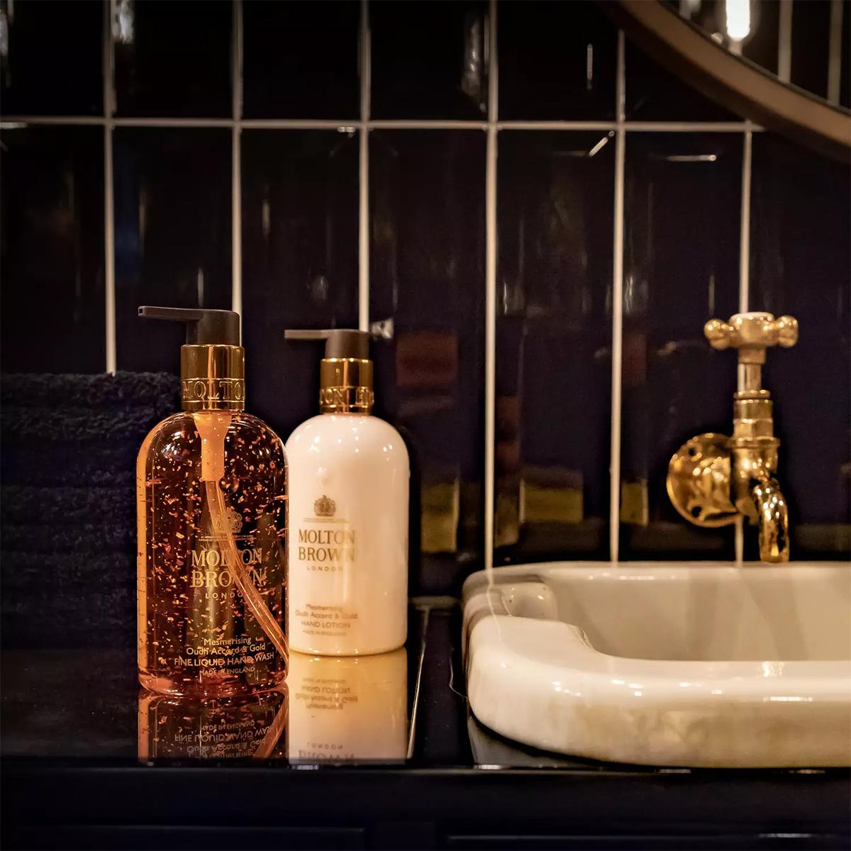 Hand Lotion - Molton Brown - Mesmerising Oudh Accord & Gold 300ml