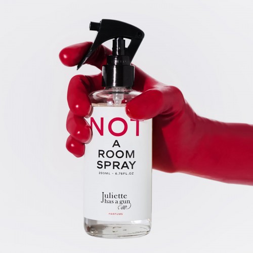 Luxury Room Spray - Juliette Has A Gun - Not A Room Spray 250ml από την JULIETTE HAS A GUN - Αρωματικό Κερί & Diffuser για Χαλαρωτική Ατμόσφαιρα