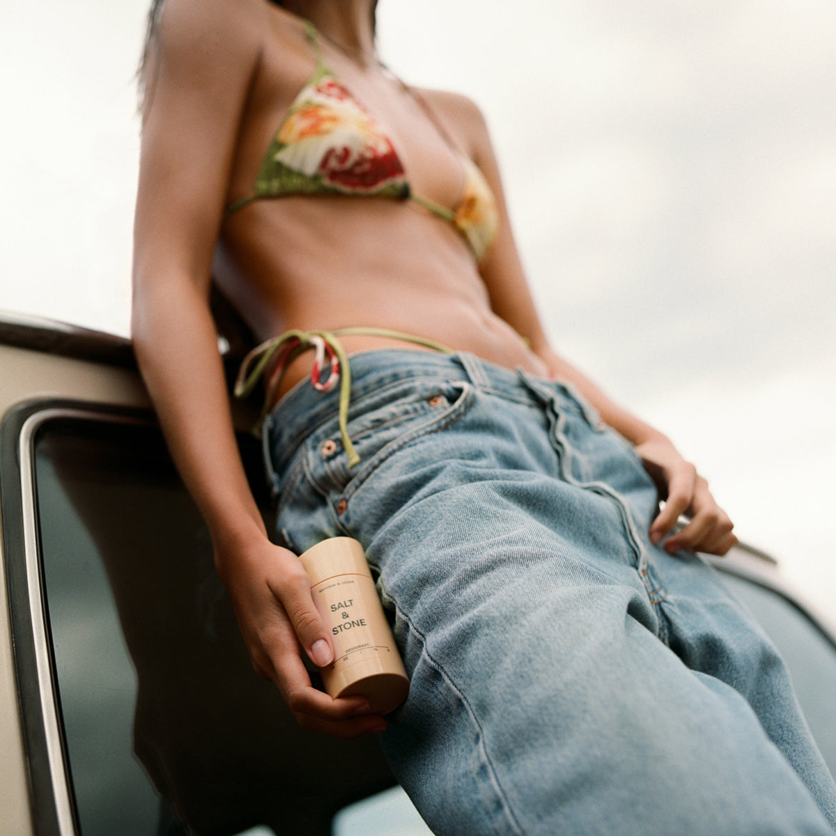 Αποσμητικό Salt and Stone Saffron Cedar Extra Strength 75g - Φυσικό αποσμητικό χωρίς αλουμίνιο