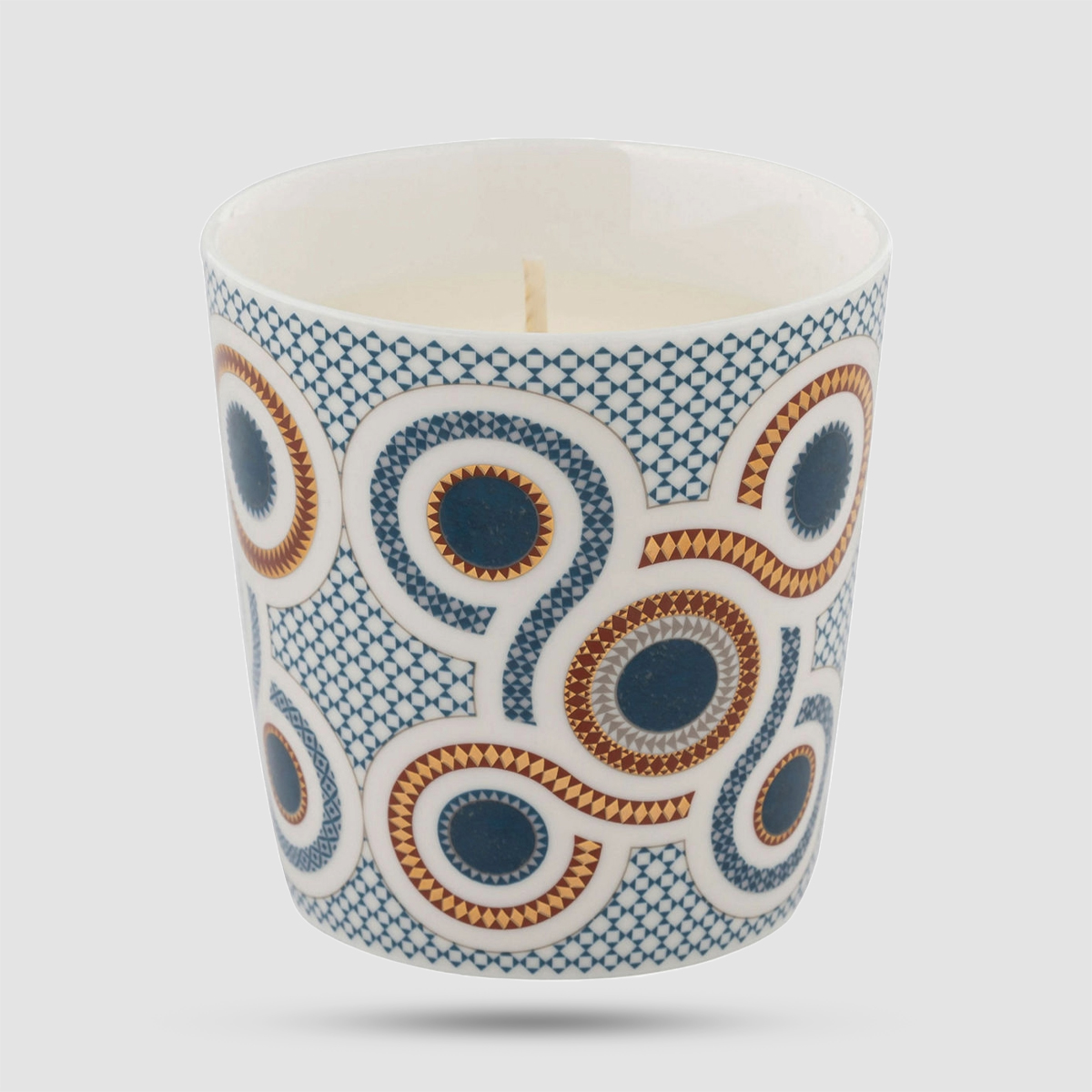 House of Ilum Basilica 260g - Αρωματικό κερί χώρου λιβάνι κεχριμπάρι πορσελάνη